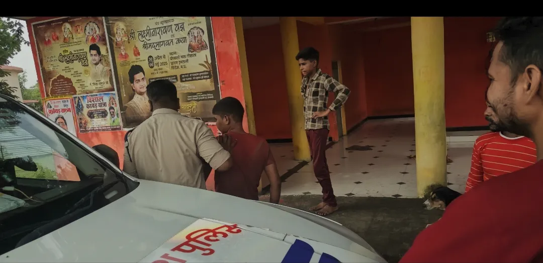 सिरोंज के गांव इमलनी में चोरी करते हुए चोर को पकड़ा