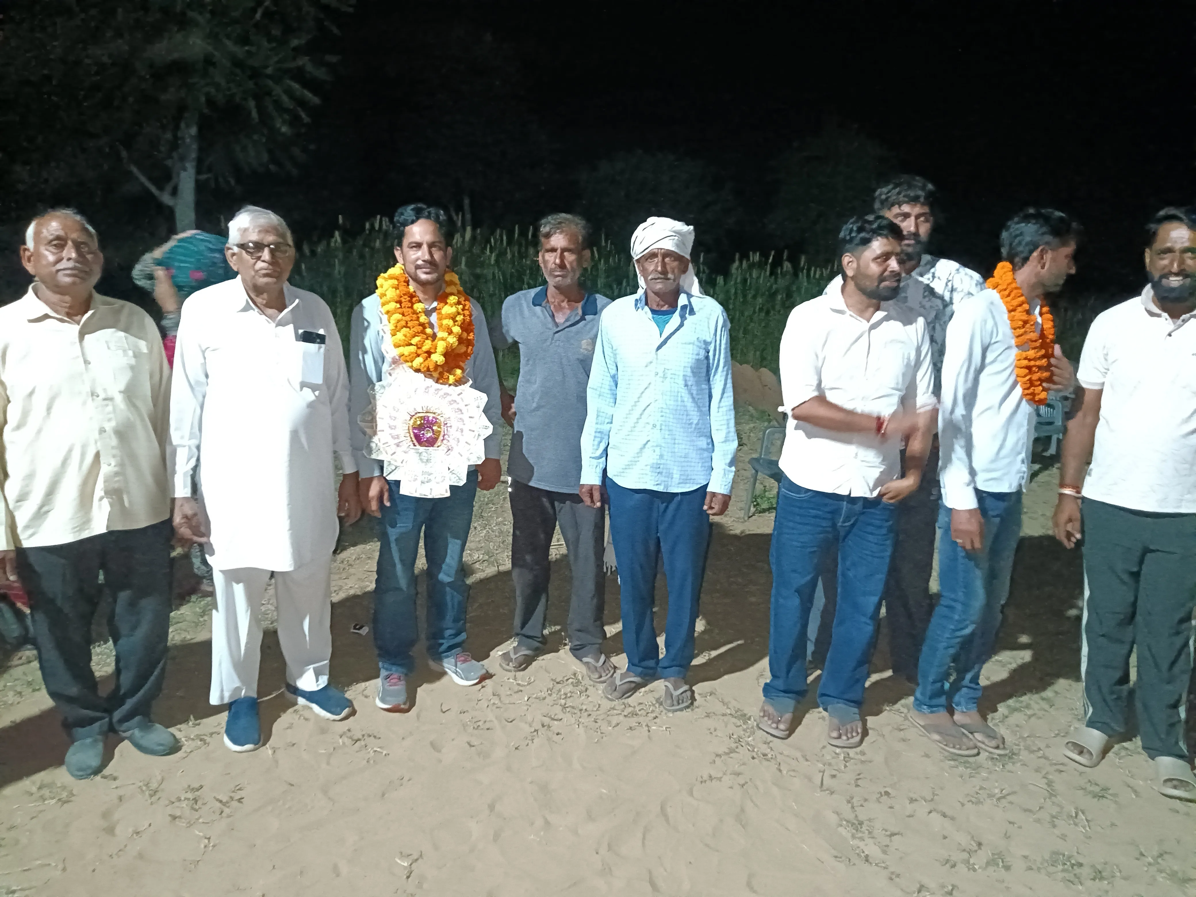 वार्ड 58 में चुनावी रणभेरी! 11000 रुपये की माला से भाजपा प्रत्याशी दिनेश भादवासी का जोरदार स्वागत