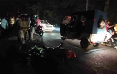 जबलपुर में दोस्त को घर छोडऩे जा रहे बाइक सवार को आटो ने रौंदा, जबलपुर के पाटन क्षेत्र में दुर्घटना