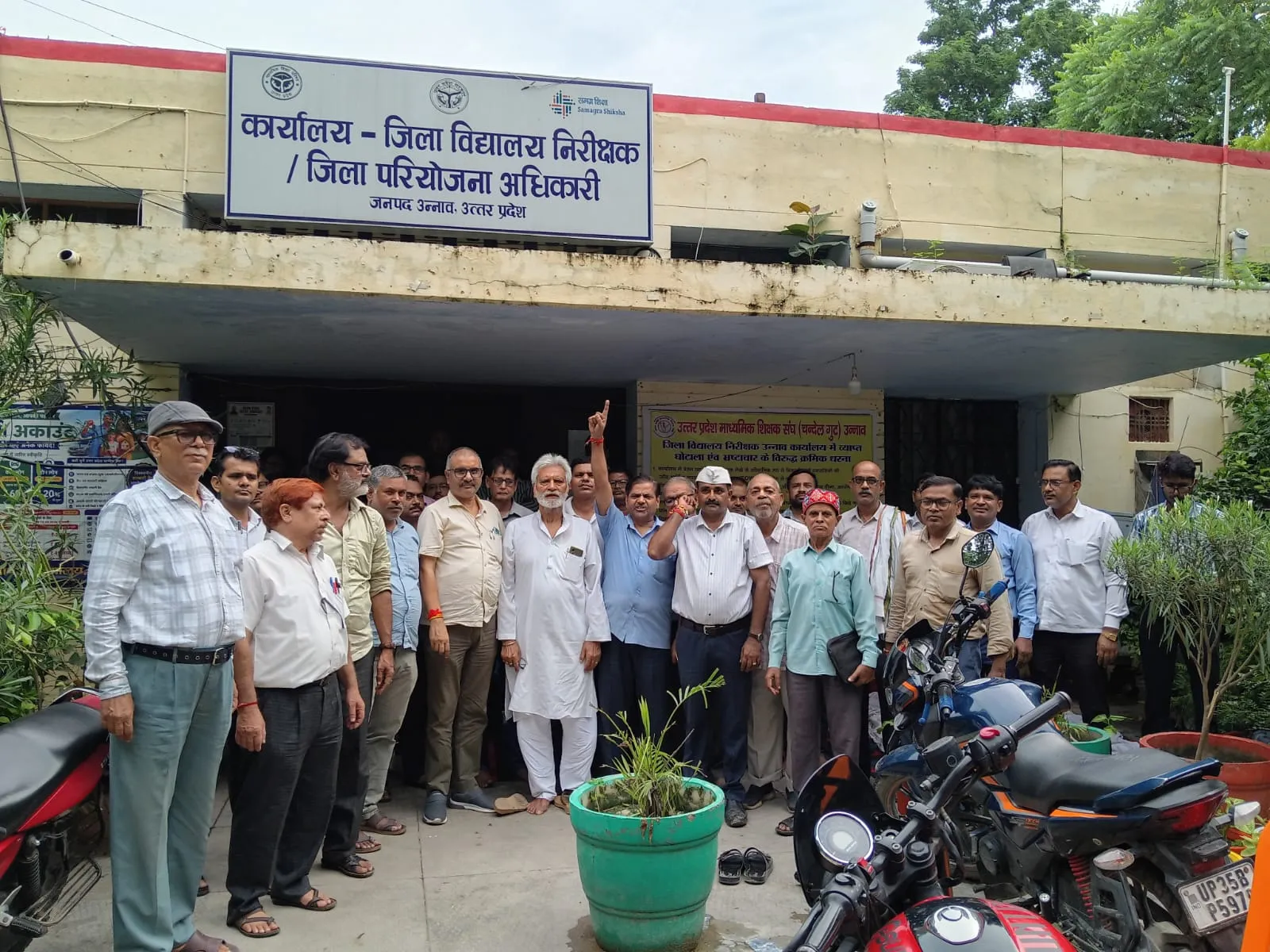 उन्नाव में माध्यमिक शिक्षक संघ का क्रमिक धरना दूसरे दिन भी जारी, पांच सूत्रीय मांगों को लेकर प्रदर्शन