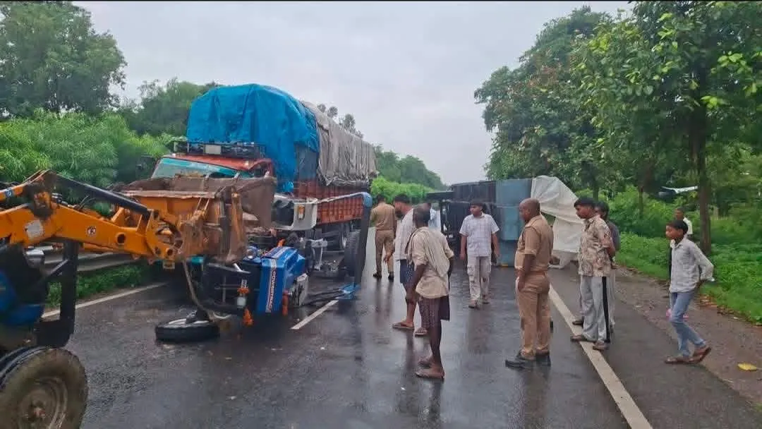 अयोध्या ! NH-27 पर भीषण सड़क हादसा, 28 यात्रियों से भरी ट्रैक्टर-ट्रॉली पलटी, रुदौली कोतवाली क्षेत्र अंतर्गत मखवापुर