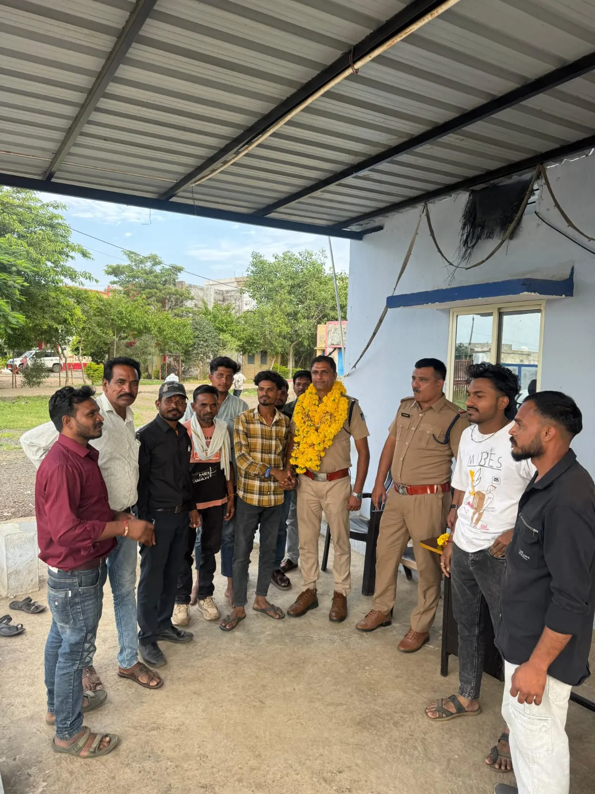 तिरला चौकी प्रभारी का जयस आदिवासी युवा संगठन ने किया भव्य स्वागत