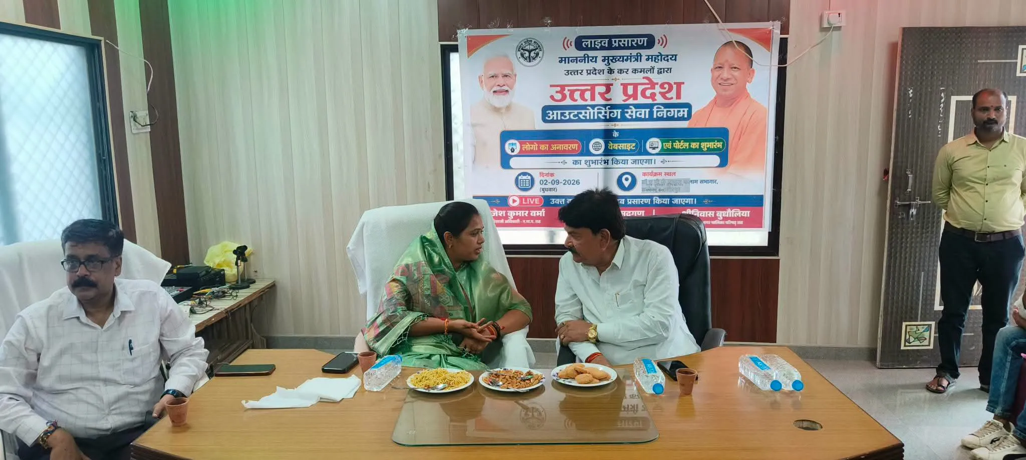 आउटसोर्सिंग कर्मचारियों का बढ़ा मानदेय; विधायक, चैयरमैन व ईओ आदि ने देखा लाइव प्रसारण