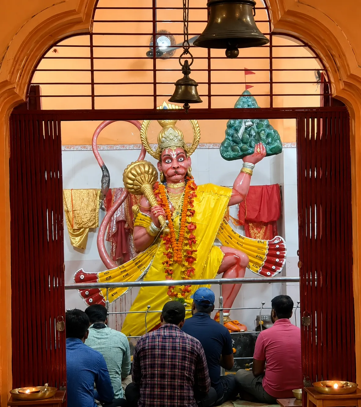 गोमो के जंगल कोठी स्थित हनुमान मंदिर में चोरी, दानपेटी का ताला तोड़कर नकदी ले उड़ा चोर
