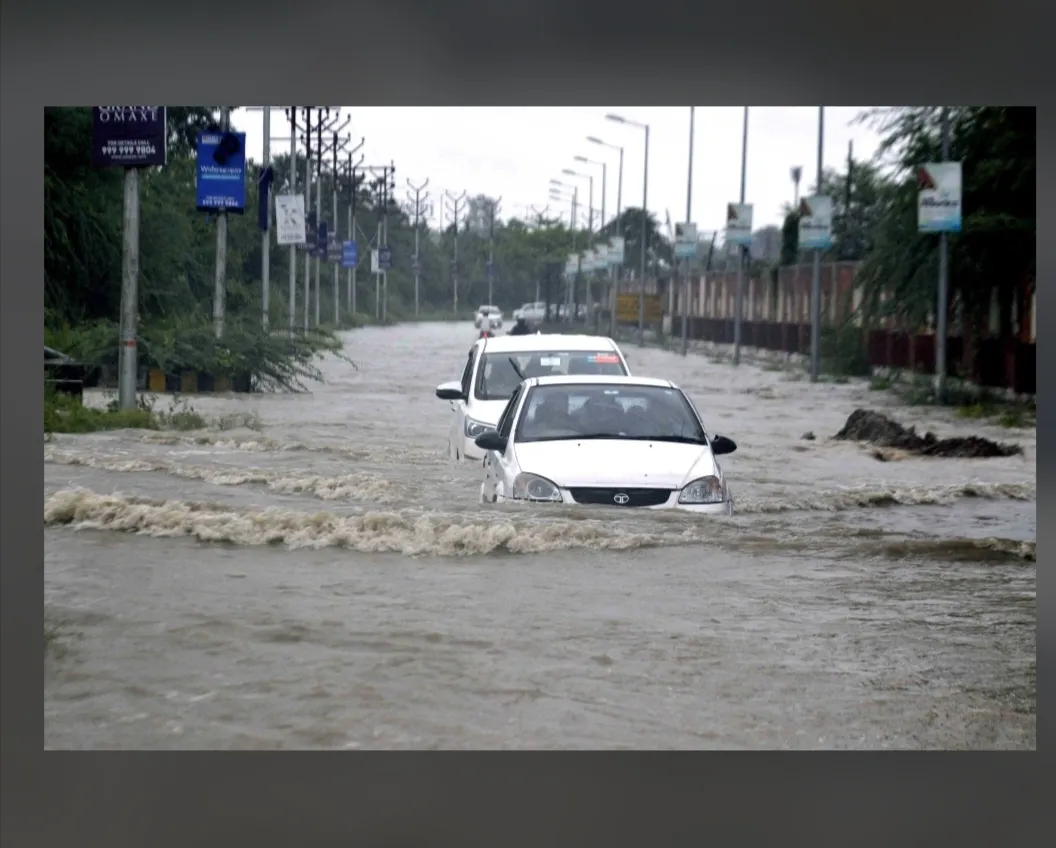 Road conditions in Gomti Nagar Lucknow