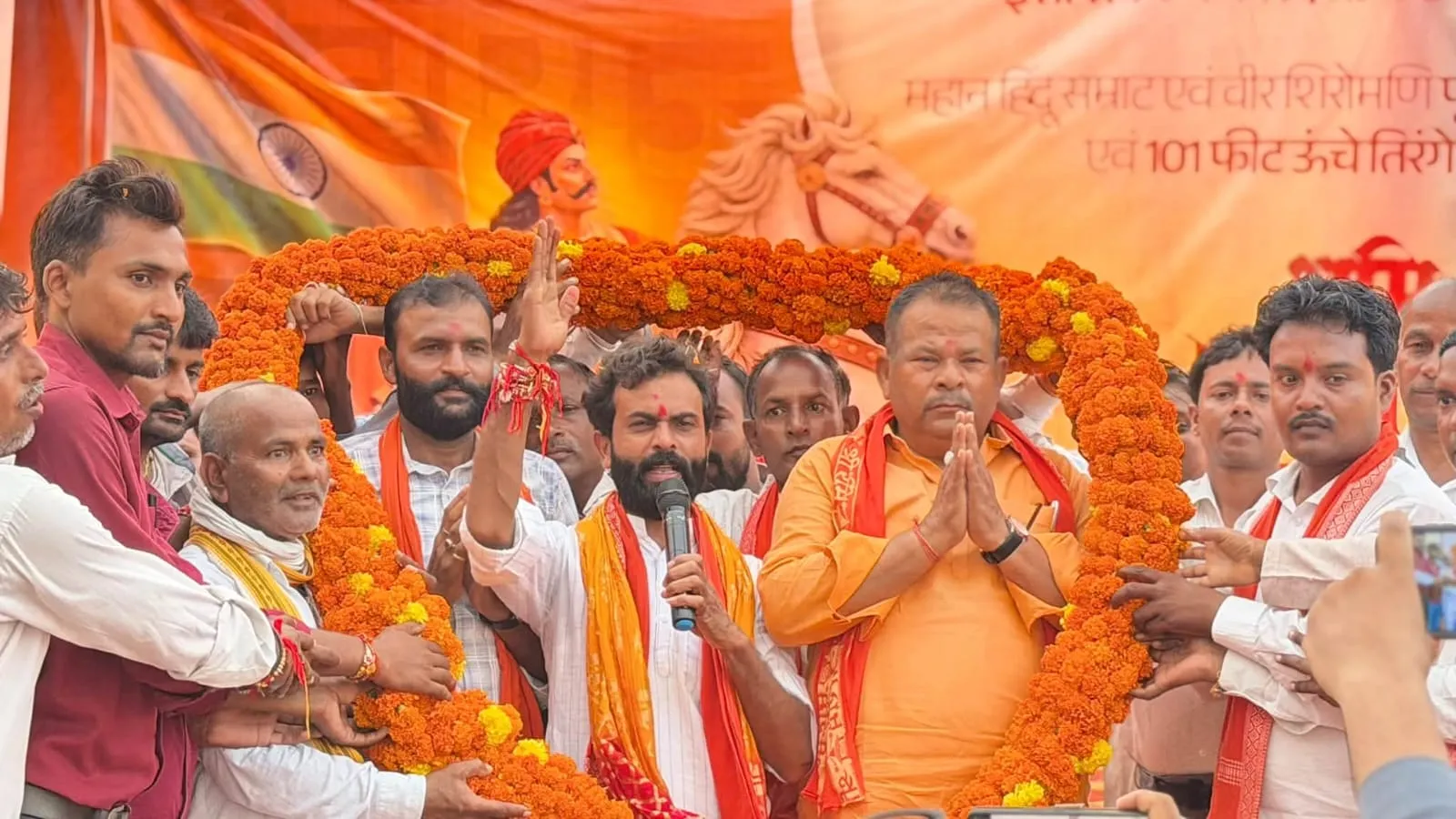 बढ़नीचाफा में गूंजा राष्ट्रभक्ति का जयघोष, पृथ्वीराज चौहान की प्रतिमा व 101 फीट तिरंगे का हुआ भूमि पूजन