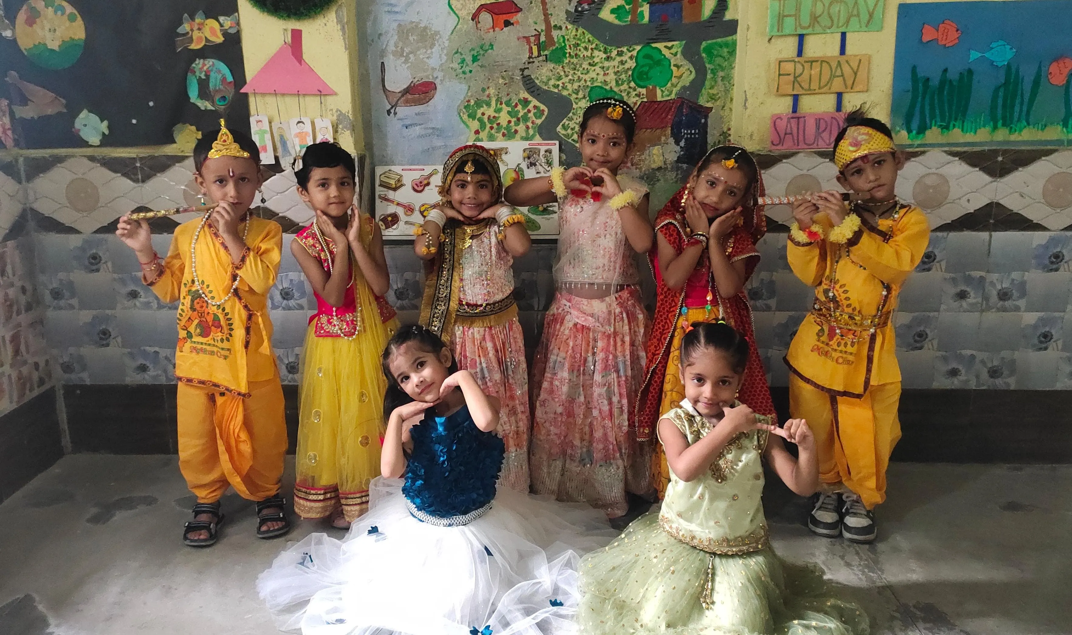 Aaj kahaniyan Jay Mohan school mein bacchon dwara Shri Krishna Janmashtami bahut dhumdham se banaya Gaya