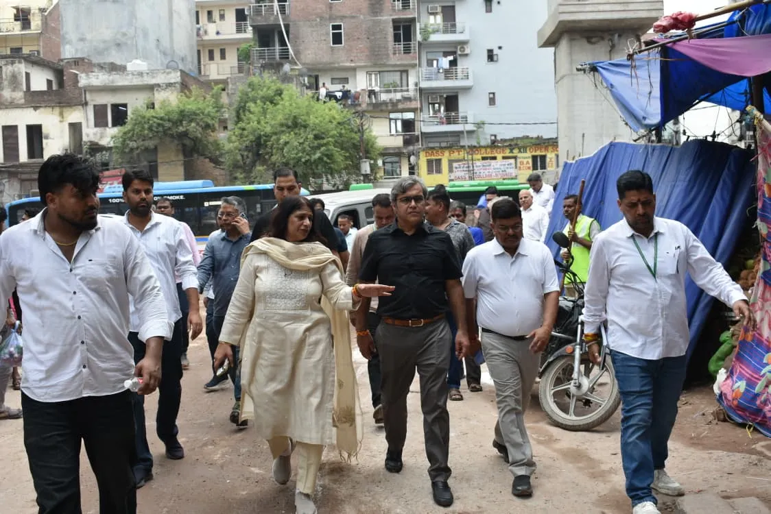 दिल्ली नगर निगम आयुक्त श्री संजीव खिरवार ने दक्षिण क्षेत्र का व्यापक निरीक्षण किया; स्वच्छता एवं विकास कार्यों की समीक्ष