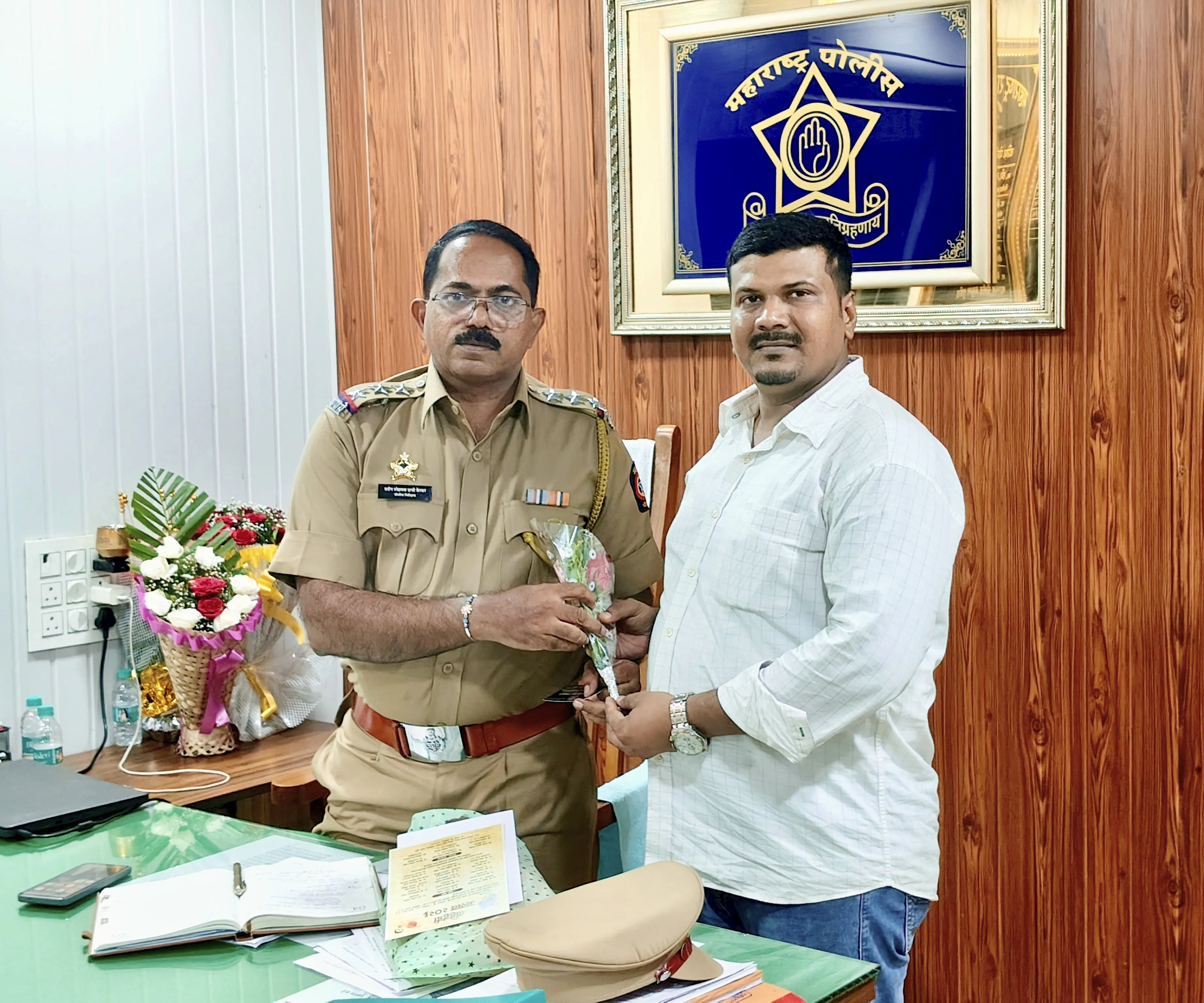 वालिव पुलिस थाने में नए वरिष्ठ निरीक्षक श्री प्रदीप केरकर सर ने कार्यभार संभाला, श्री सद्दाम शेख ने की मुलाकत