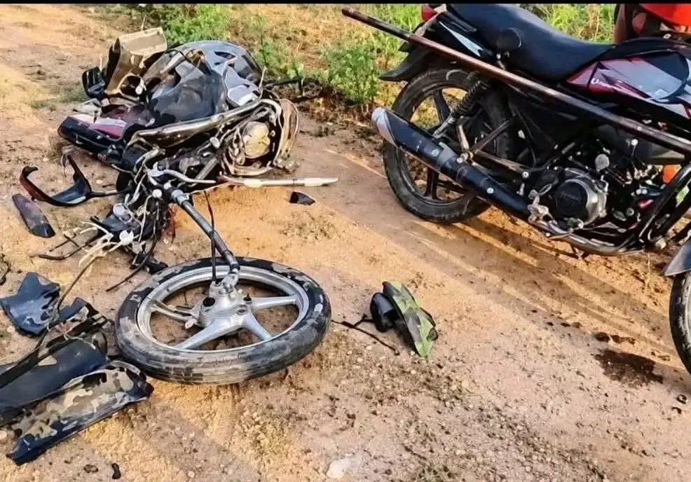 बस ने बाइक सवार मां-बेटे को जोरदार टक्कर मार दी। हादसा इतना भीषण था कि दोनों ने मौके पर ही दम तोड़ दिया।