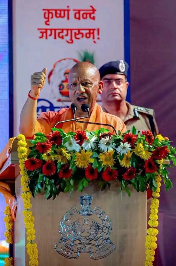 लखनऊ के रिजर्व पुलिस लाइन्स में श्रीकृष्ण जन्मोत्सव-2026 भव्य आयोजन, मुख्यमंत्री योगी भी हुए शामिल
