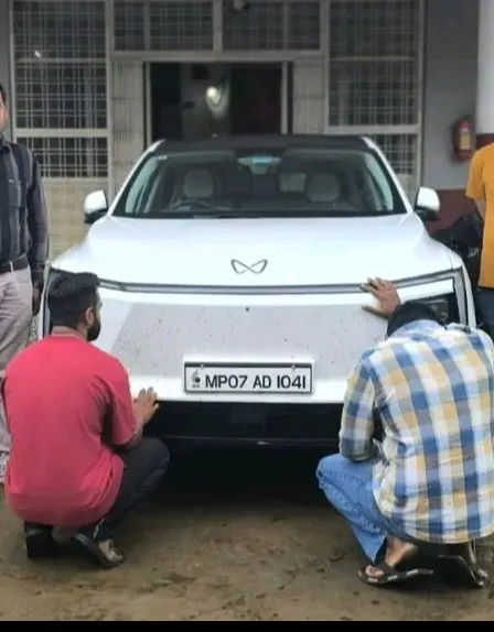 *ऑनलाइन शॉपिंग प्लेटफॉर्म अमेजन से महंगे मोबाइल मंगाते, रिफंड भी लेते और मोबाइल भी रख लेते थे*