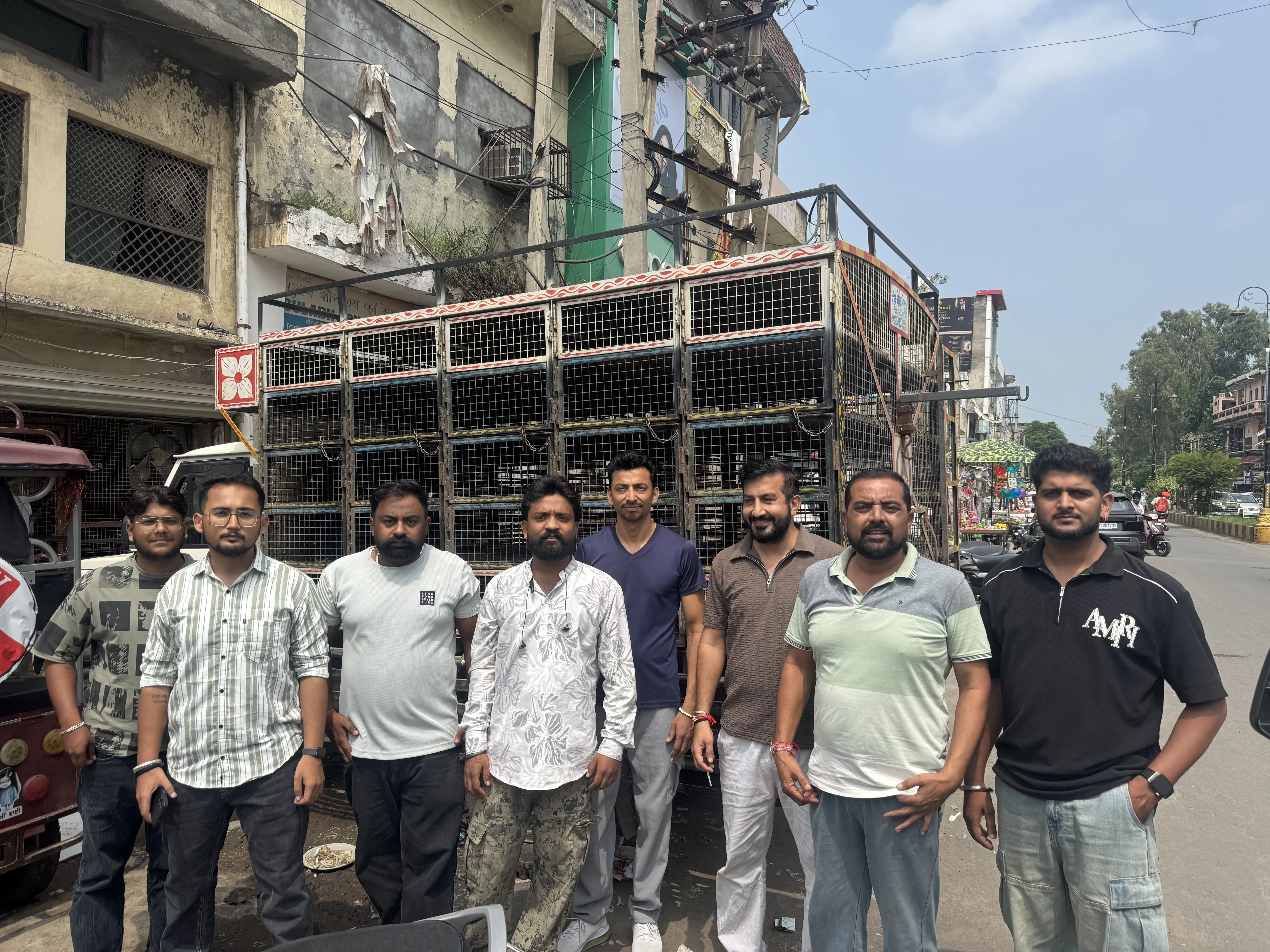 गुरदासपुर में मुर्गीखाने के कारण  मार्केट में बदबू से दुकानदार और राहीगीर परेशान
बीमारी फैलने का डर