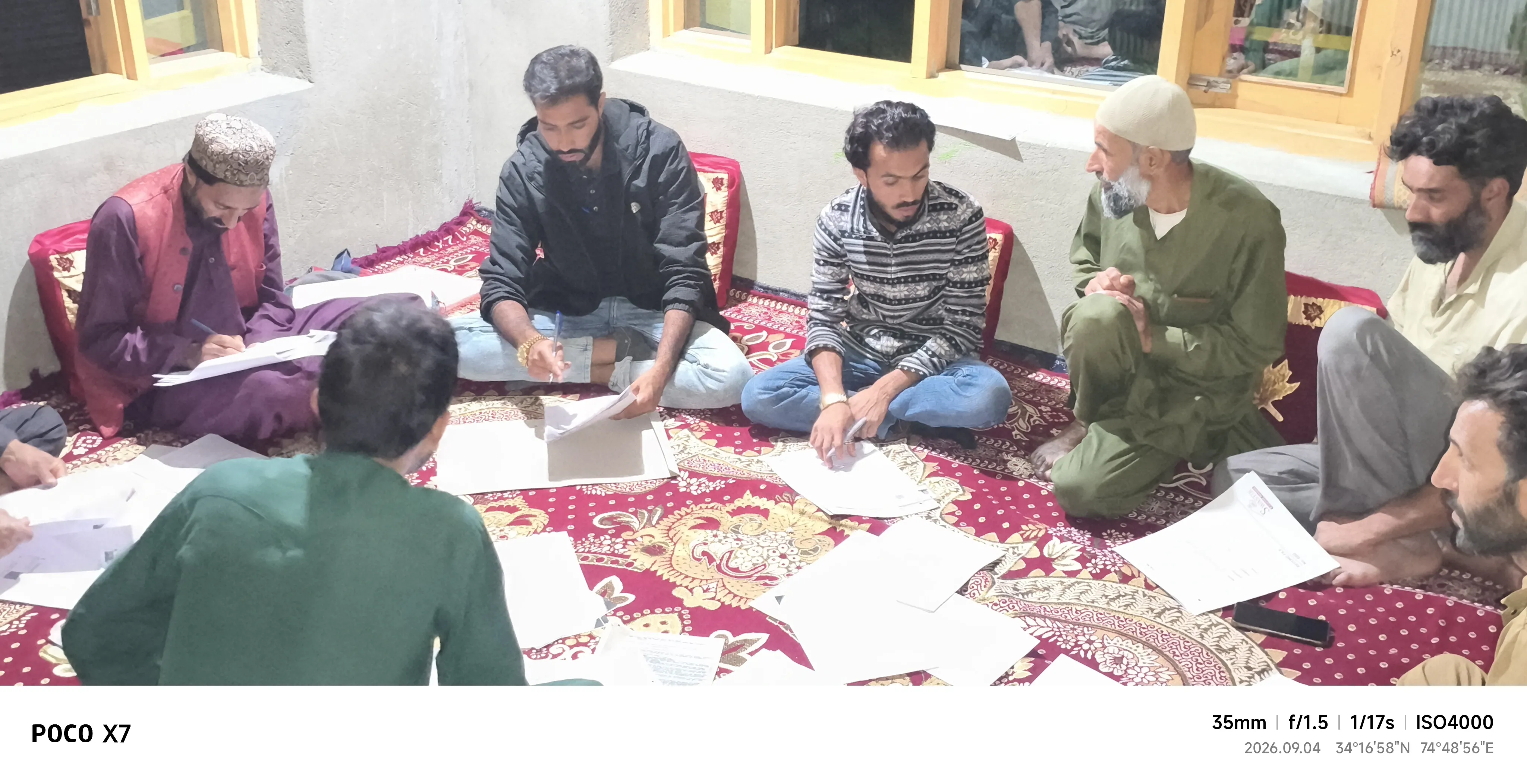 Forest Rights Coalition J&K ki team ki taraf say fra implement k thahat raat ko madad
