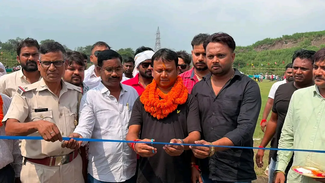 लोयाबाद में पांच दिवसीय फुटबॉल टूर्नामेंट का शुभारंभ।