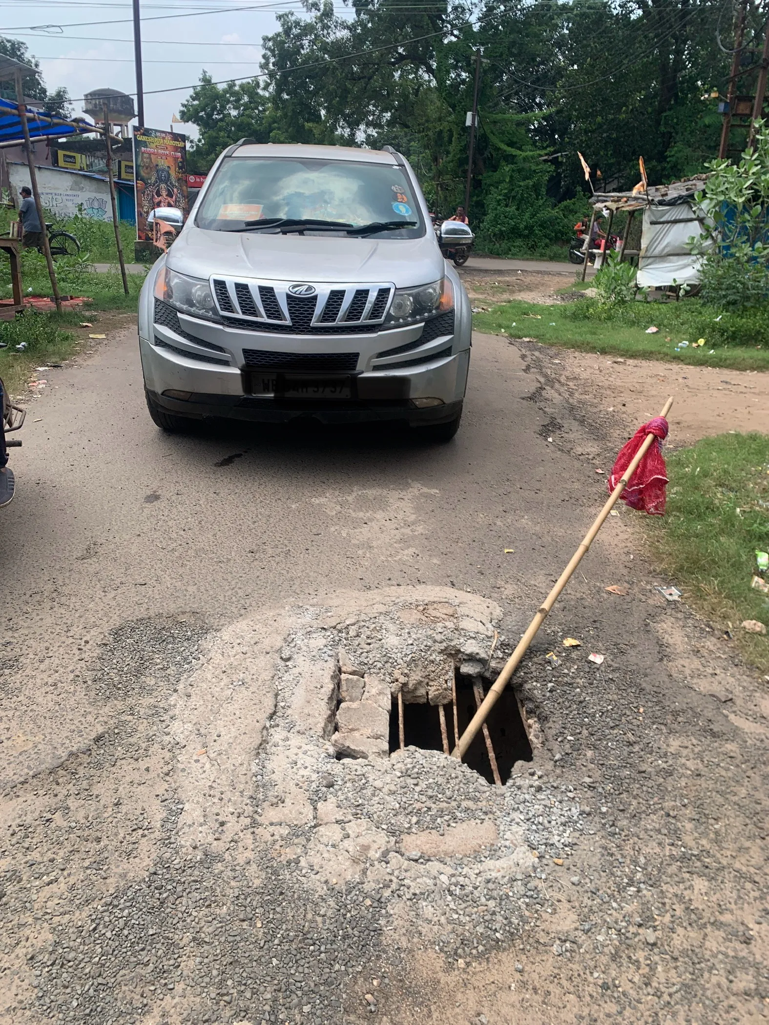 Manhole Near New Settlement Electric Office Raises Safety Concerns in Kharagpur