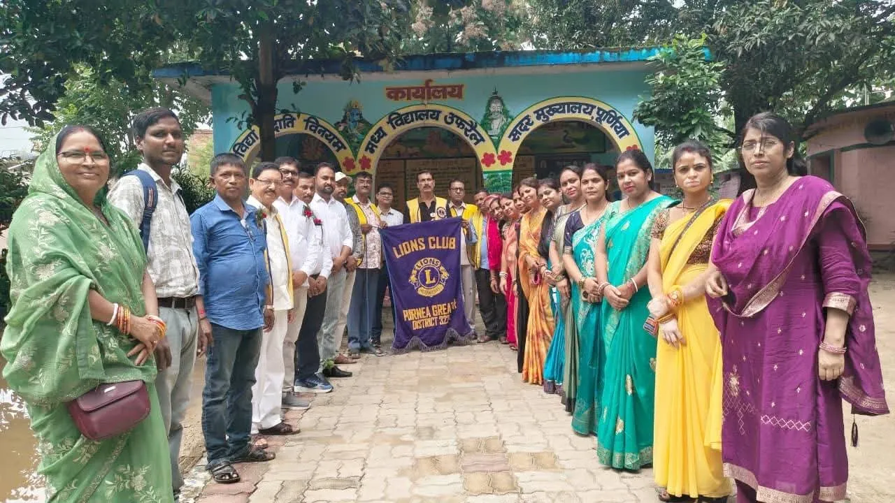 लायन्स क्लब ऑफ पूर्णिया ग्रेटर ने  किया शिक्षकों का सम्मान और सभी शिक्षकों से लगवाया एक एक पौध।