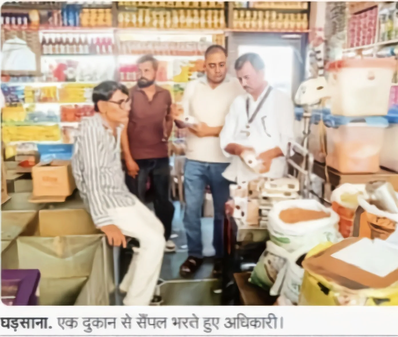 मिलावट पर वारः दो दर्जन से ज्यादा दुकानों की जांच