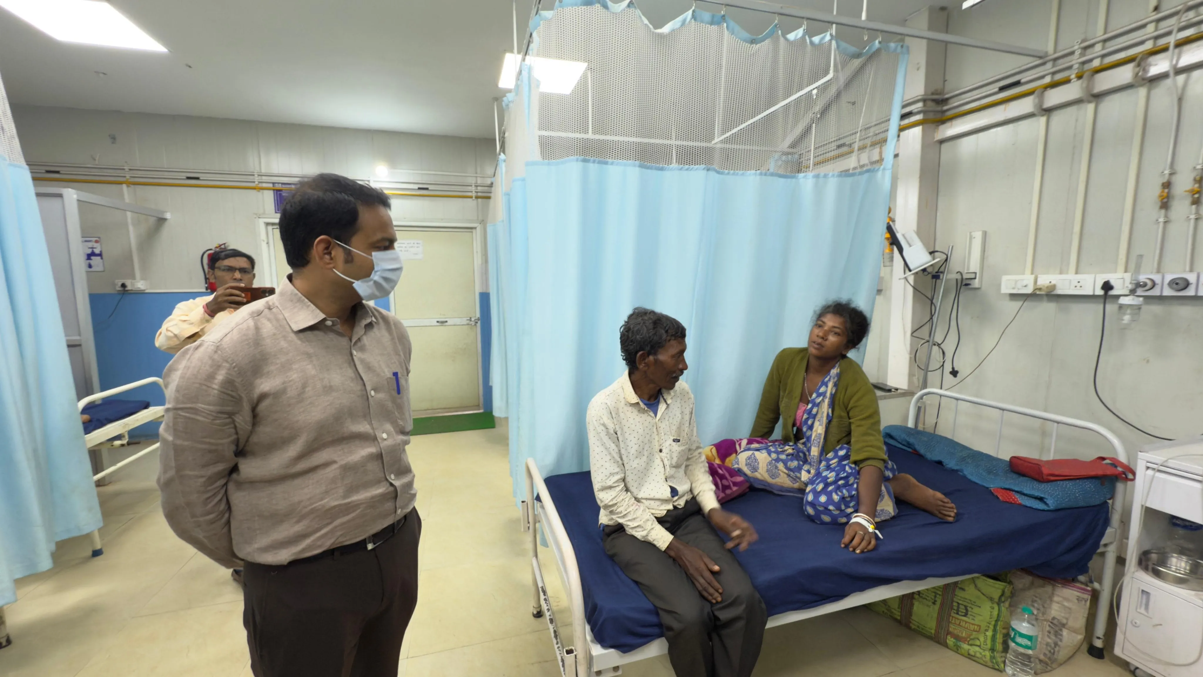 DC Khunti Conducts On-the-Ground Inspection at Sadar Hospital to Boost Healthcare Services