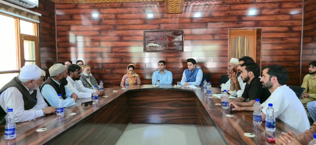 Forest Rights Coalition Holds Detailed Interaction with Forest Officials in Ganderbal