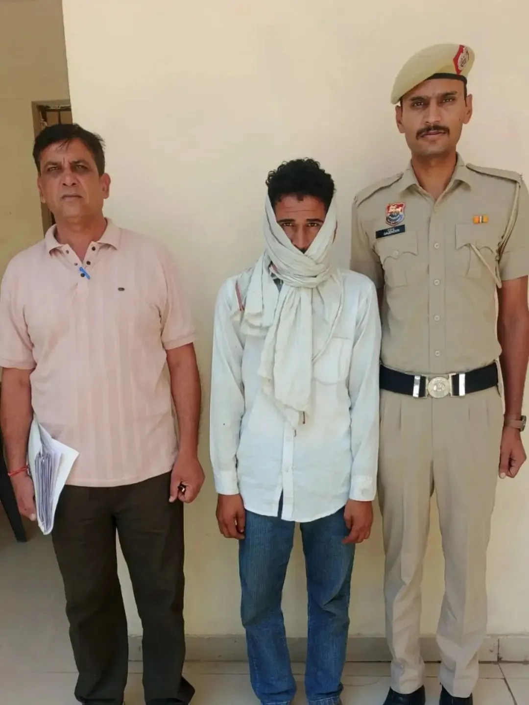 गश्त कर रहे दो पुलिसकर्मियों को ट्रक से टक्कर मारने वाला आरोपी गिरफ्तार 🚨