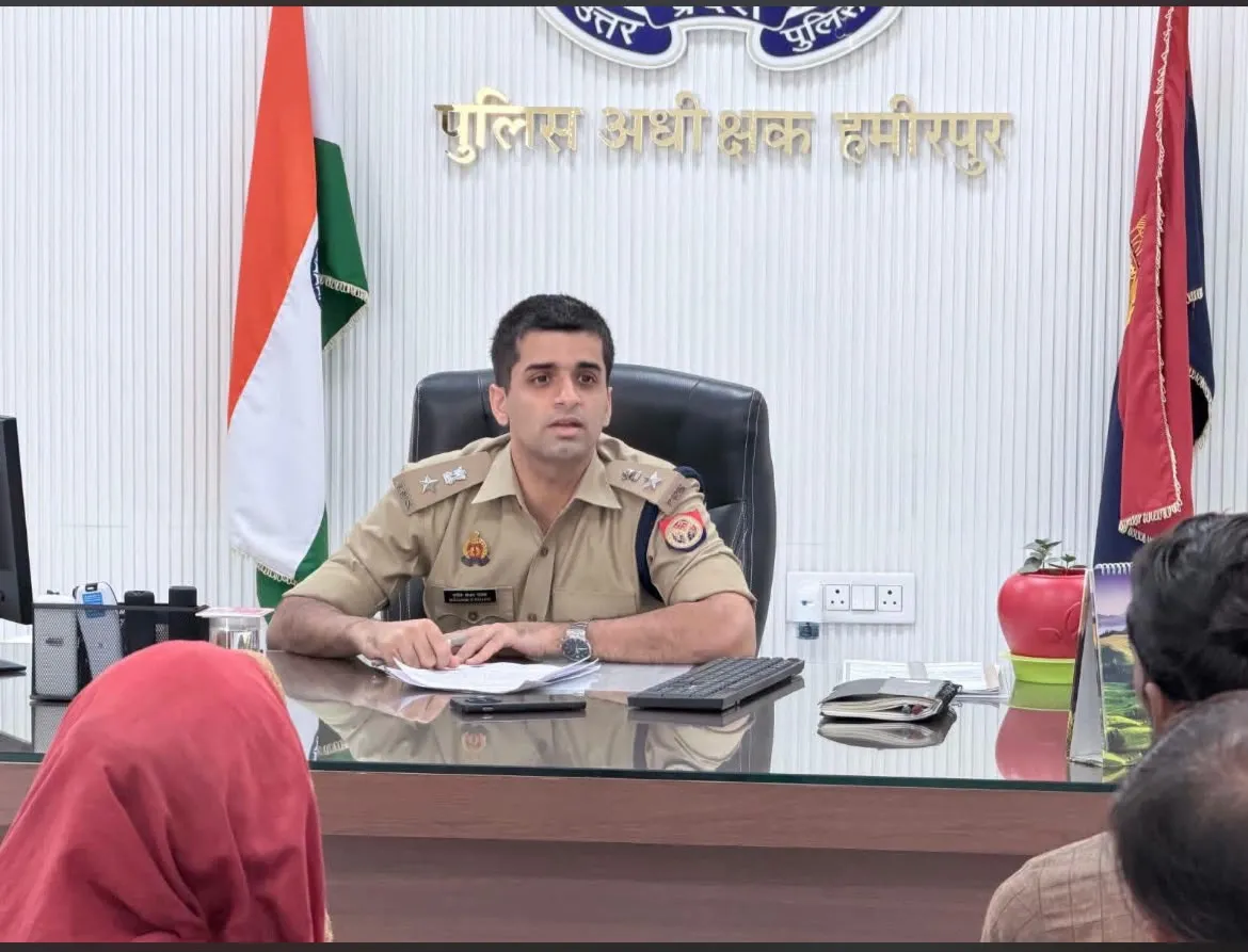 *जनजनसुनवाई में श्रीमान पुलिस अधीक्षक जनपद हमीरपुर ने सुनीं फरियादियों की समस्याएं,