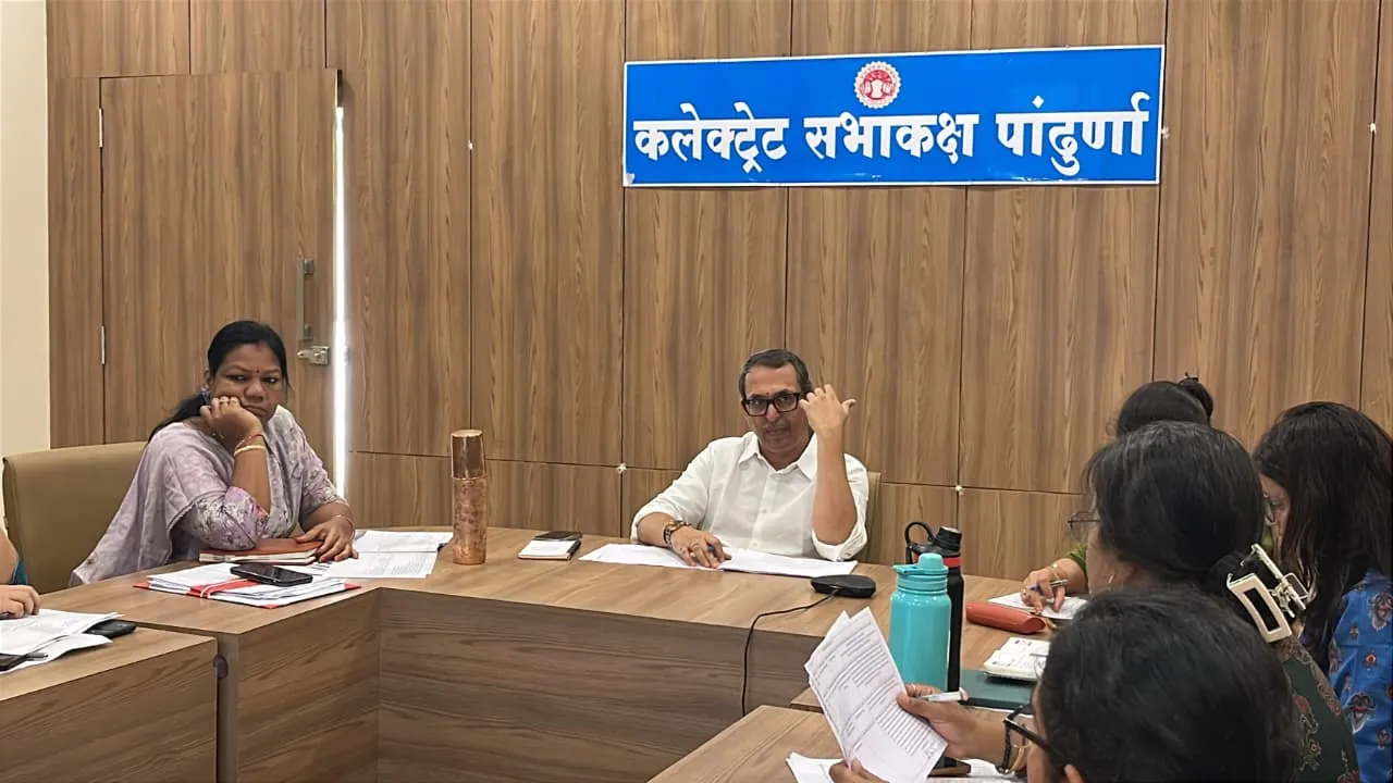 समय-सीमा बैठक में विकास कार्यों और जनसमस्याओं की कलेक्टर ने की समीक्षा