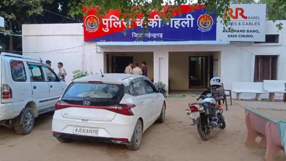 फर्जी नंबर प्लेट लगाकर दौड़ा रहा था कार, पुलिस ने दबोचा।