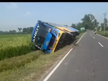 मुख्यमंत्री तीर्थ यात्रा योजना की बस गुरदासपुर-बेहरामपुर रोड पर पलटी, ड्राइवर समेत तीन को मामूली चोटें