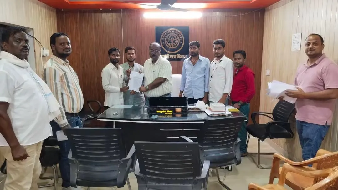 सिद्धार्थनगर में पंचायत सहायकों ने खोला मोर्चा
मांगें पूरी होने तक कार्य बहिष्कार का ऐलान,