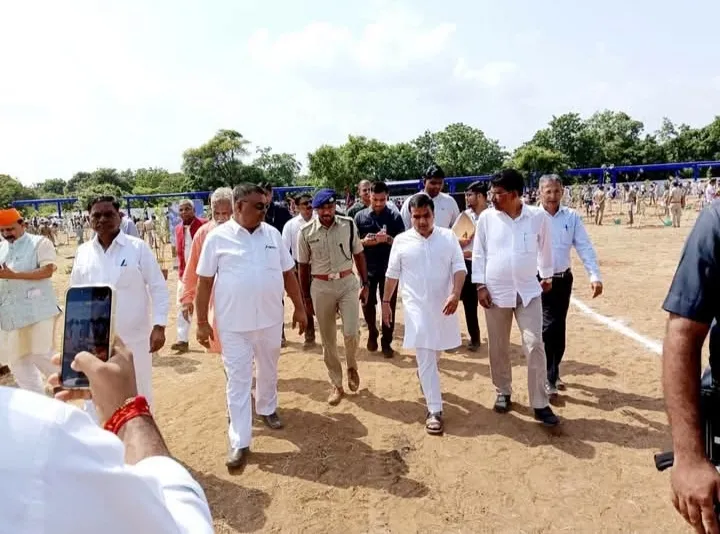 ગુજરાત વિધાનસભા પરિસરમાં વૃક્ષારોપણ કાર્યક્રમ🌳 ગુજરાત વિધાનસભા પરિસરમાં વૃક્ષારોપણ કાર્યક્રમ
અમદાવાદ: માનનીય વડાપ્રધાન