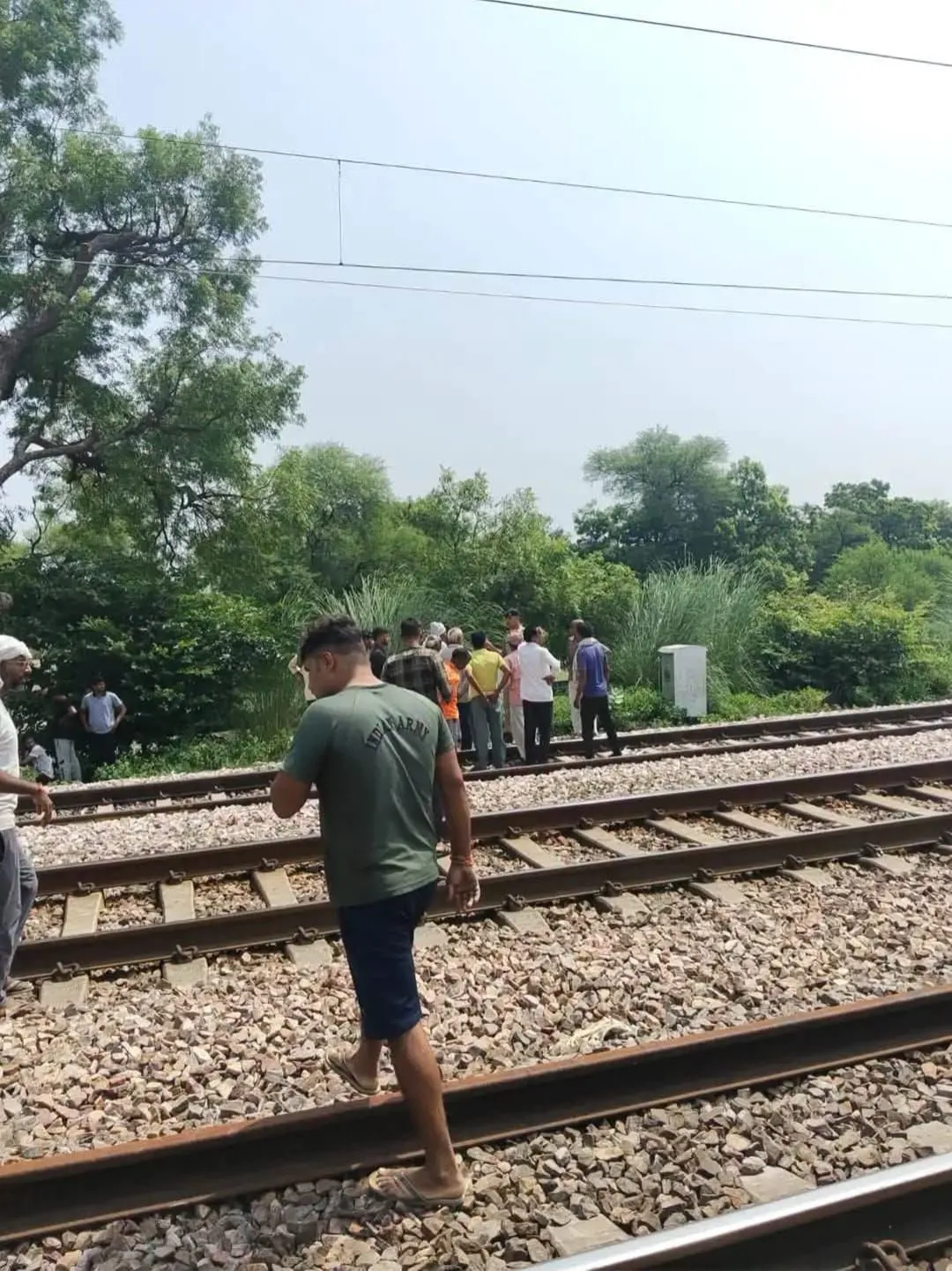 ब्रेकिंग न्यूज आगरा में बड़ा रेल हादसा: बरहन के पास तेजस की चपेट में आए दो मजदूर