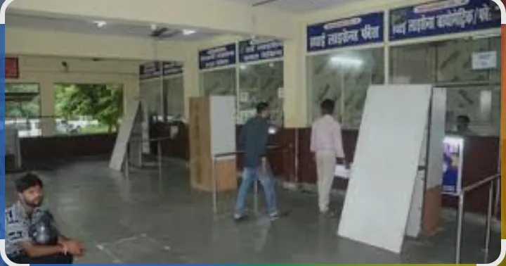 112 पर शिकायत के बाद RTO में हड़कंप, महिला बाबू ने आनन-फानन में किया वाहन ट्रांसफर