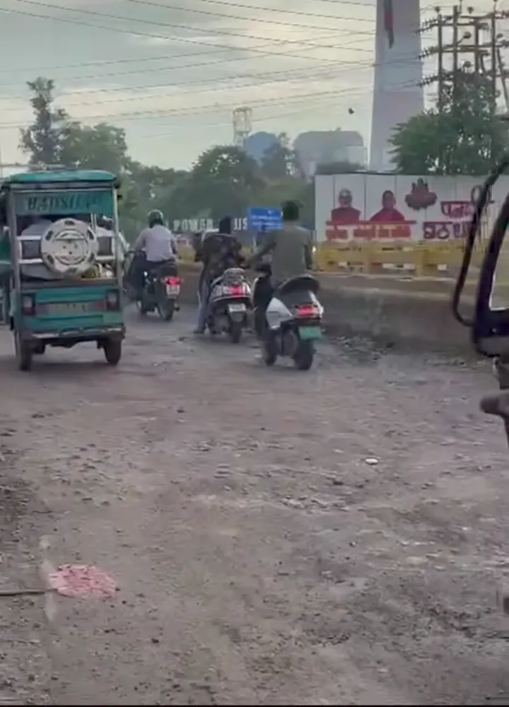पनकी नहर पुल की जर्जर हालत बनी परेशानी, गड्ढों से राहगीर बेहाल