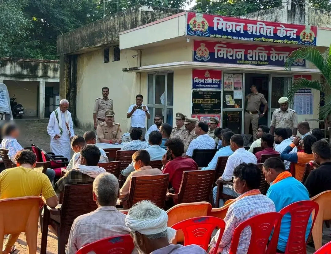 गणेश चतुर्थी और विश्वकर्मा पूजा को लेकर त्रिलोकपुर थाने में पीस कमेटी की बैठक