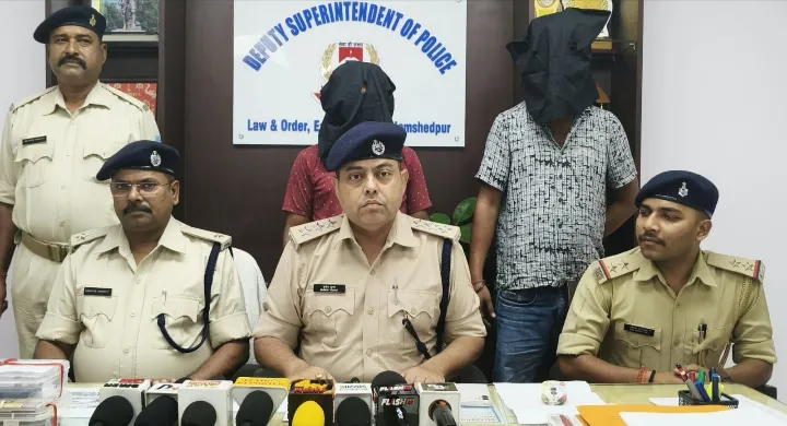 JAMSHEDPUR : बागबेड़ा में पुलिस की बड़ी कार्रवाई, 330 लीटर अवैध देशी शराब बरामद; दो आरोपी गिरफ्तार
