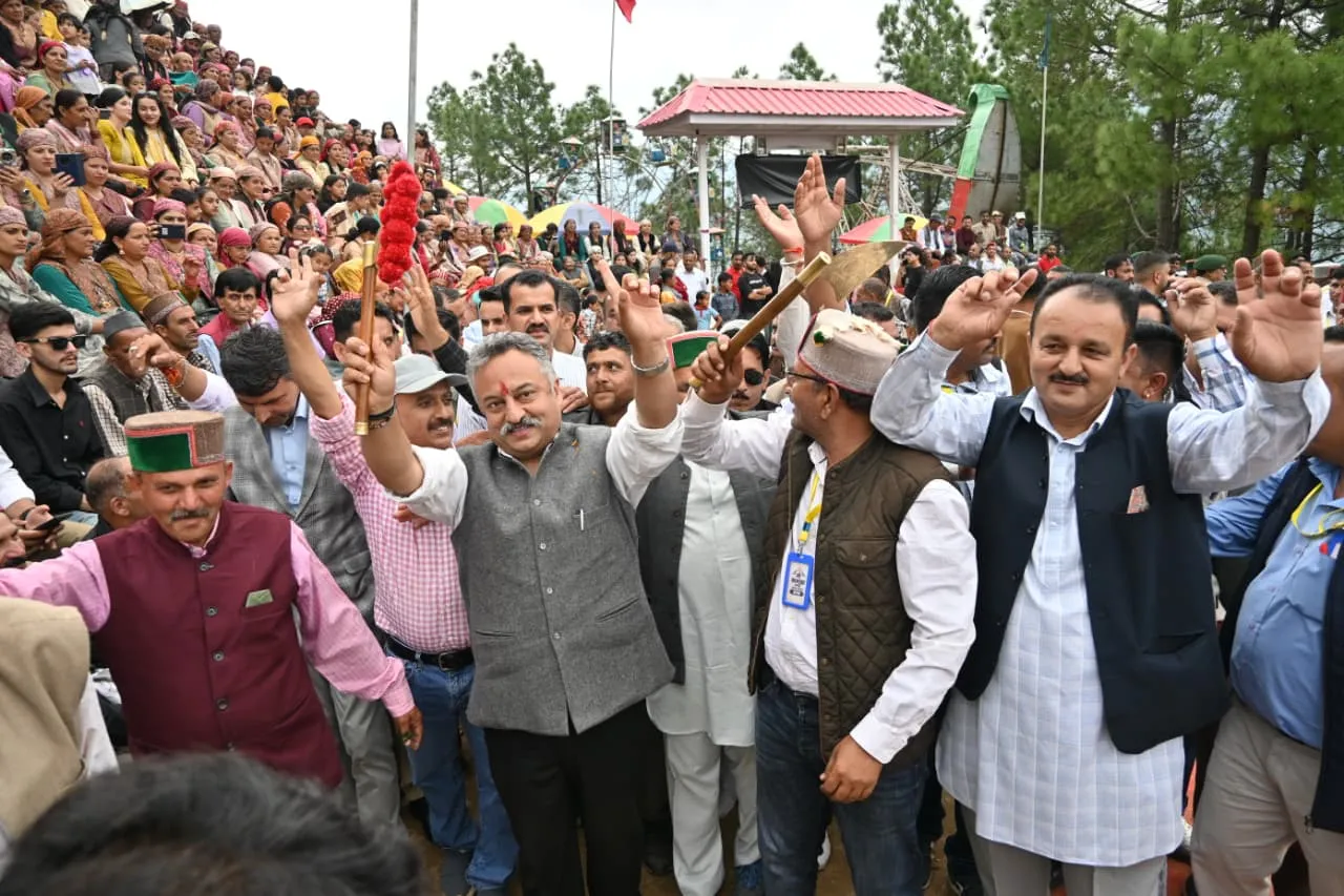 माँ कामाक्षा रेहाली मेला सांबर बेयोण में पहुंचे शिक्षा मंत्री रोहित ठाकुर
