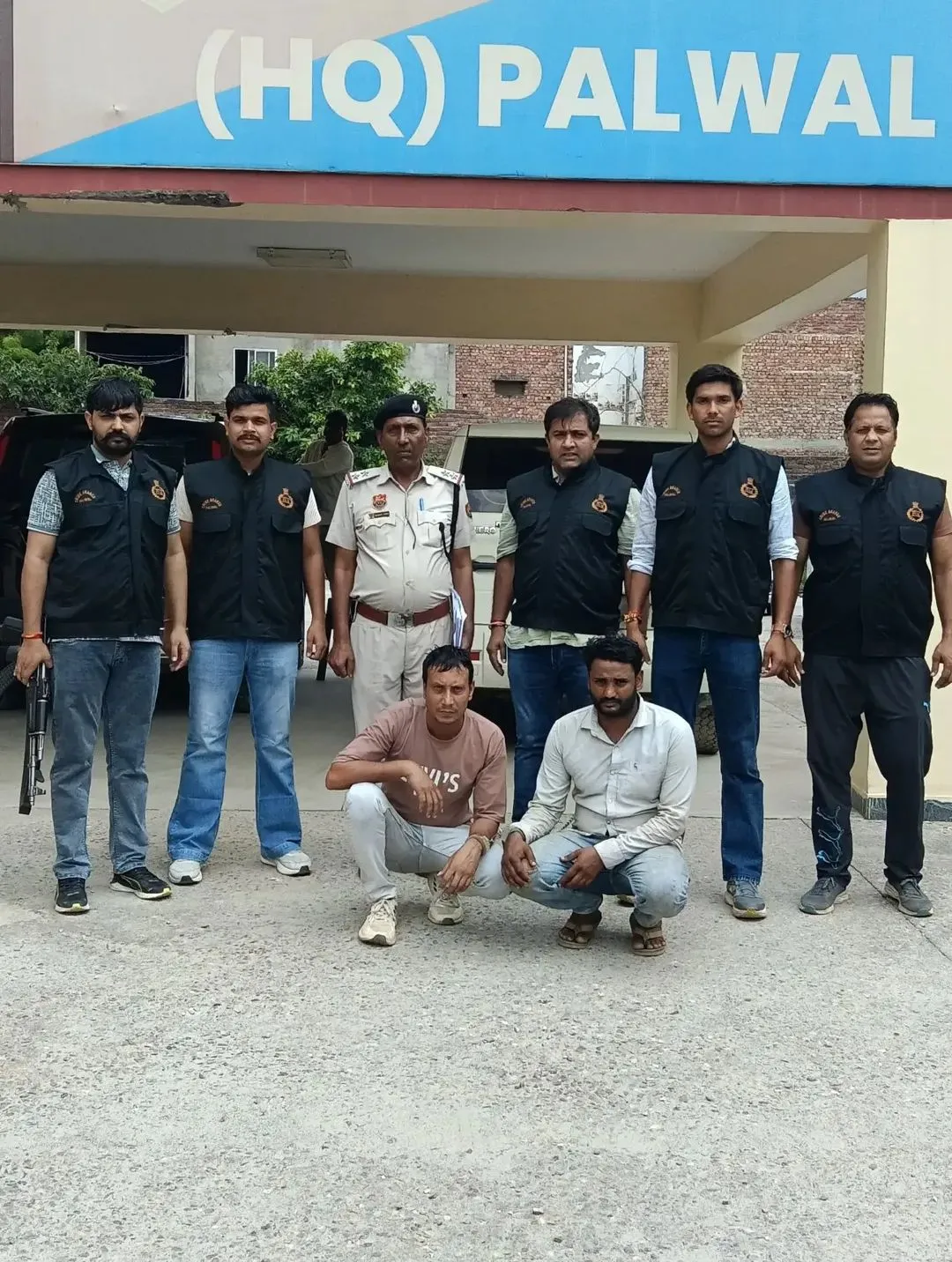 फर्जी सेल टैक्स अधिकारी बनकर लोहा-सरिया से लदे ट्राला सहित करीब 70 लाख रुपये कीमत की ब्लाइंड डकैती