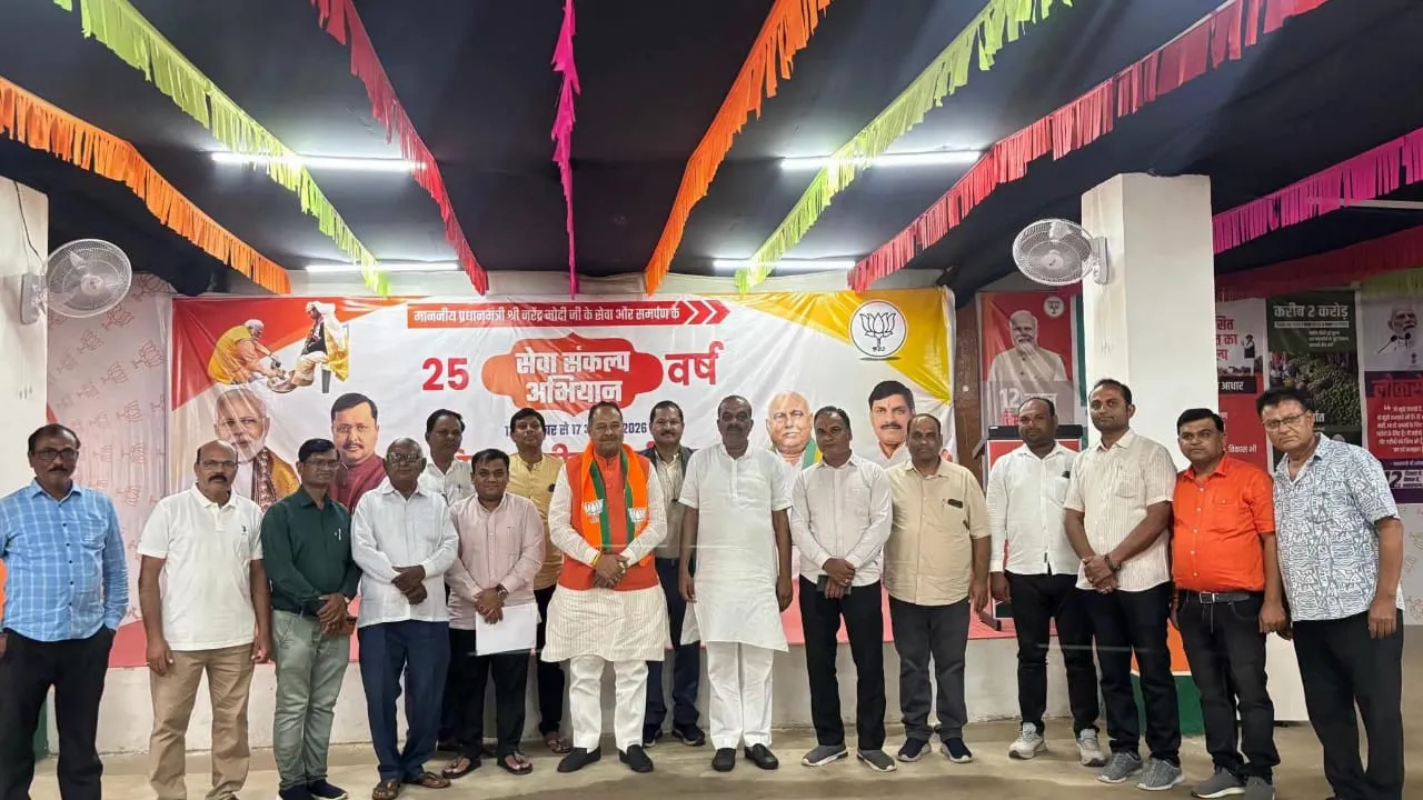 आशीर्वाद का दीया’ कार्यक्रम के तहत पदमश्री मोहन नागर ने दीप वितरण कर अभियान का किया शुभारंभ