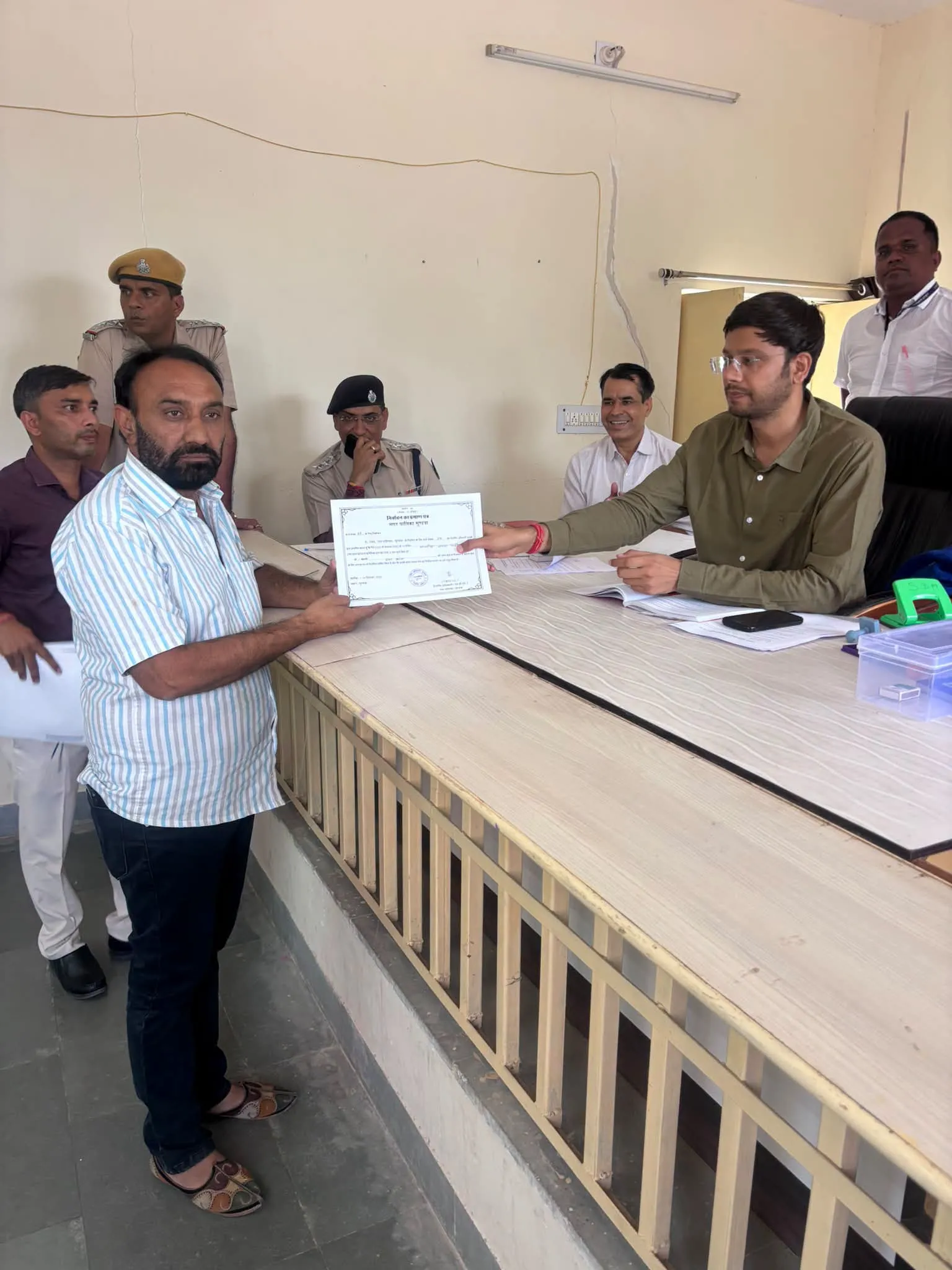 माकांत शर्मा ने चुनाव के लिए किया नामांकन, प्रक्रिया पूरी होने के बाद कागजात स्वीकार