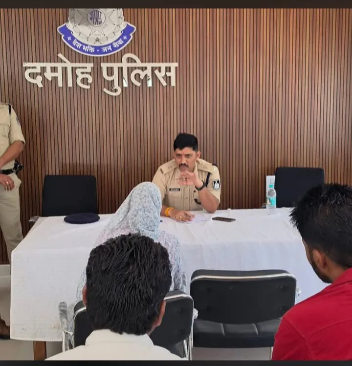 पुलिस अधीक्षक कार्यालय दमोह में आज नियमित पुलिस जनसुनवाई शिविर का आयोजन किया गया। शिविर में जिले के विभिन्न क्षेत्रों से