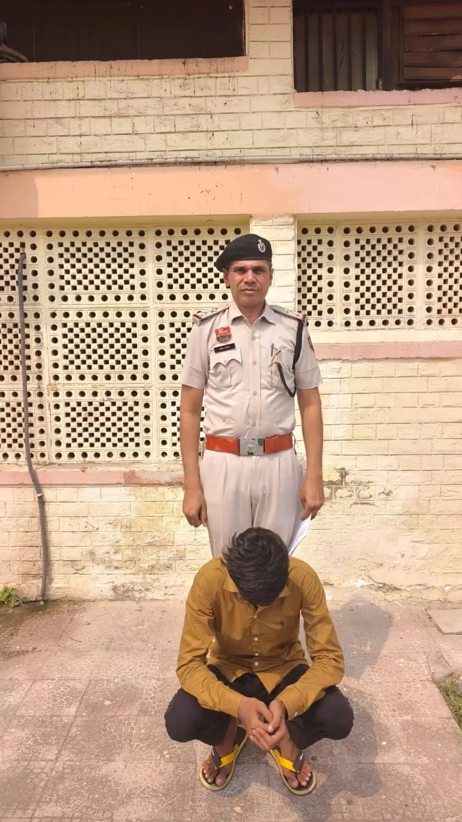 ए.पी.के फाईल भेजकर 97,000 रुपये की ठगी, खाताधारक गिरफ्तार, साइबर थाना NIT की कार्रवाई,