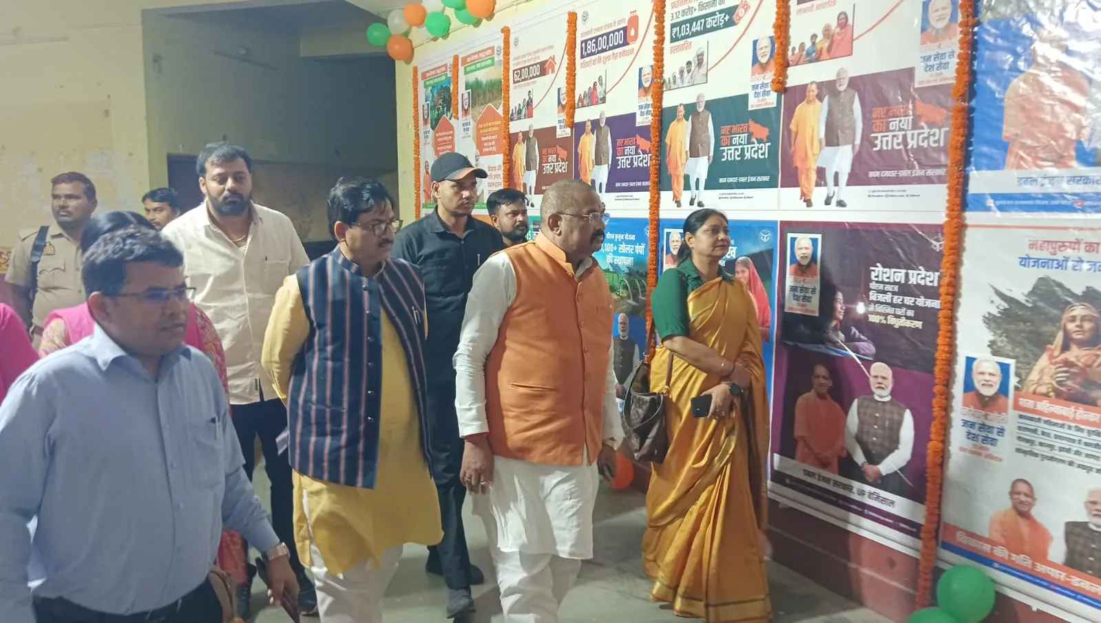 उन्नाव: भाजपा क्षेत्रीय उपाध्यक्ष पीके वर्मा ने विकास योजनाओं की प्रदर्शनी का किया अवलोकन