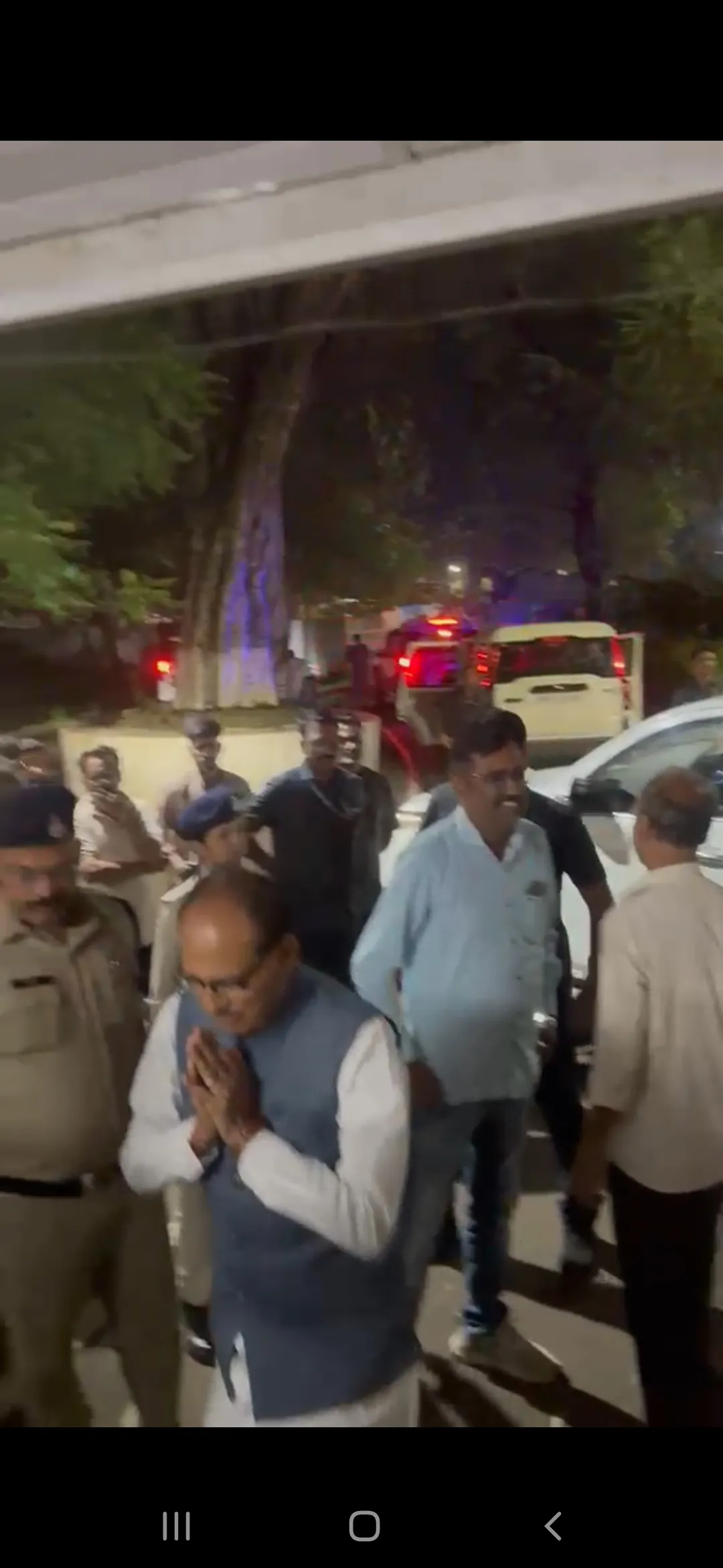 नागपुर से भोपाल जाते पांढुर्णा रुके शिवराज, कार्यकर्ताओं से की आत्मीय मुलाकात
