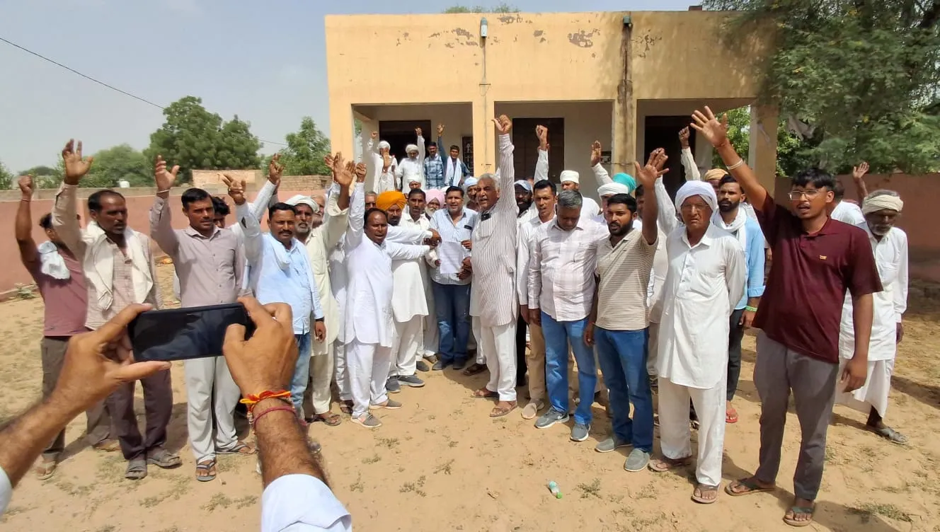 आज ग्राम पंचायत 1K.L.M में पंचायत सदस्यों और उम्मीदवारों का चुनाव बहिष्कार, किसानों के समर्थन में नारे