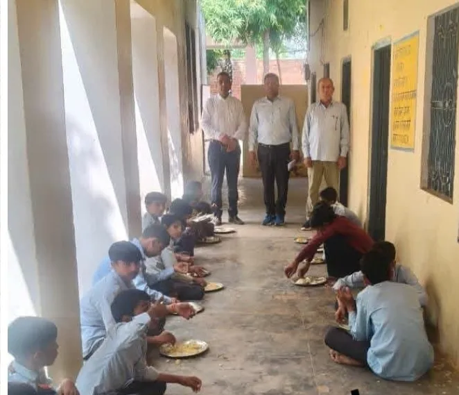 जिला कलेक्टर के निर्देश पर 92 अधिकारियों की टीम ने जिले की स्कूलों में किया मिड-डे-मील का औचक निरीक्षण*