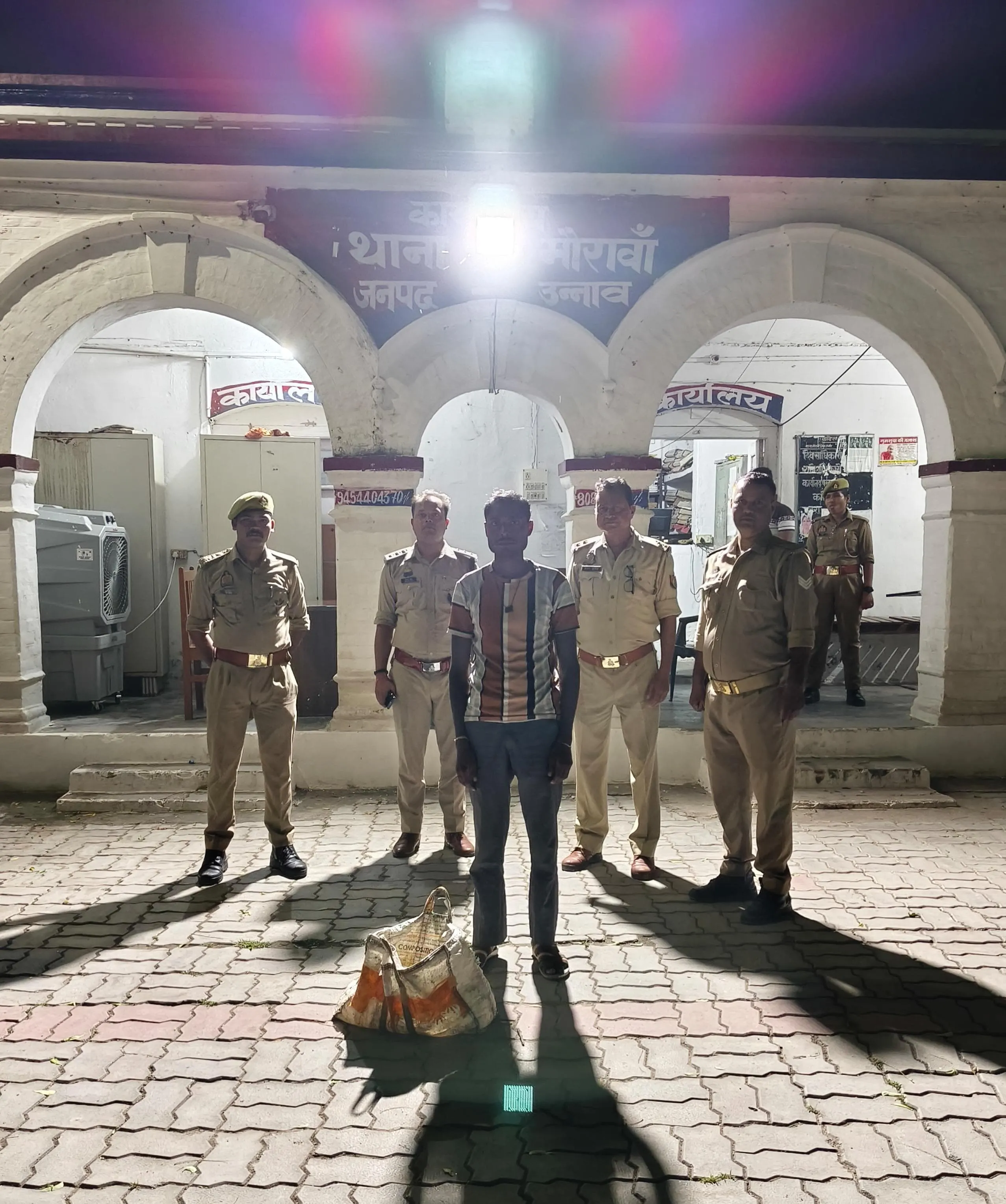 मौरावां में आबकारी विभाग की छापेमारी, 28 लीटर अवैध कच्ची शराब बरामद