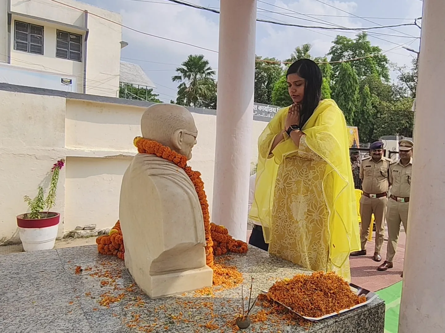 *गांधी जयंती पर डीएम प्रतिभा रानी ने दिया सत्य-अहिंसा और स्वच्छता का संदेश*