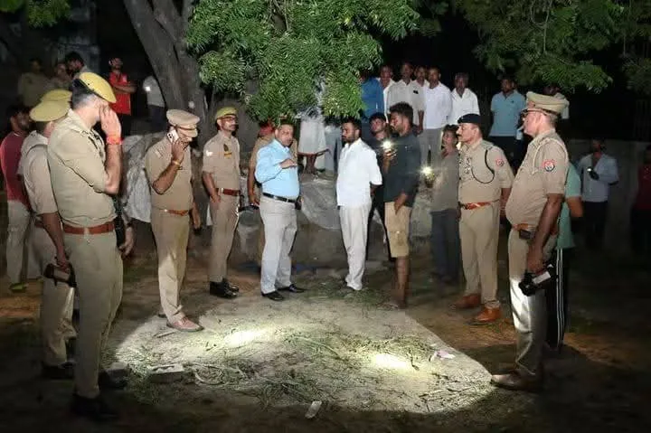 ब्रेकिंग न्यूज़ आगरा में देर रात पुलिस आयुक्त पहुंचे गढ़ी धर्मजीत, मृतका के परिजनों को दिया सख्त कार्रवाई का भरोसा