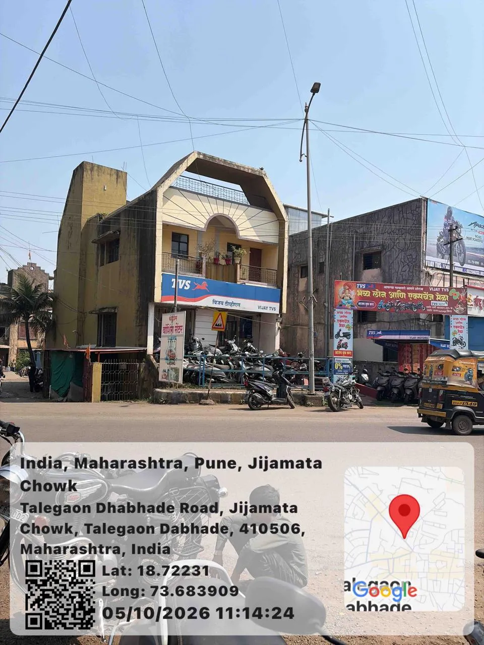 नगरपरिषद परिसर: जिजामाता चौक ते नगरपरिषद कार्यालयाकडील फुटपाथवरील अतिक्रमणांमुळे नागरिक आणि शाळकरी मुलांचे हाल